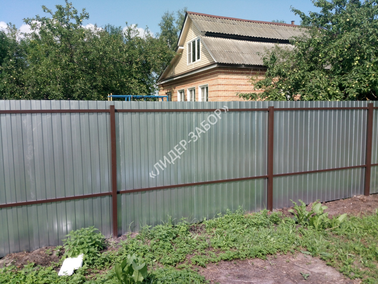 Цена Забор из оцинкованного профнастила на двух лагах в Москве Купить Забор из оцинкованного профнастила на двух лагах